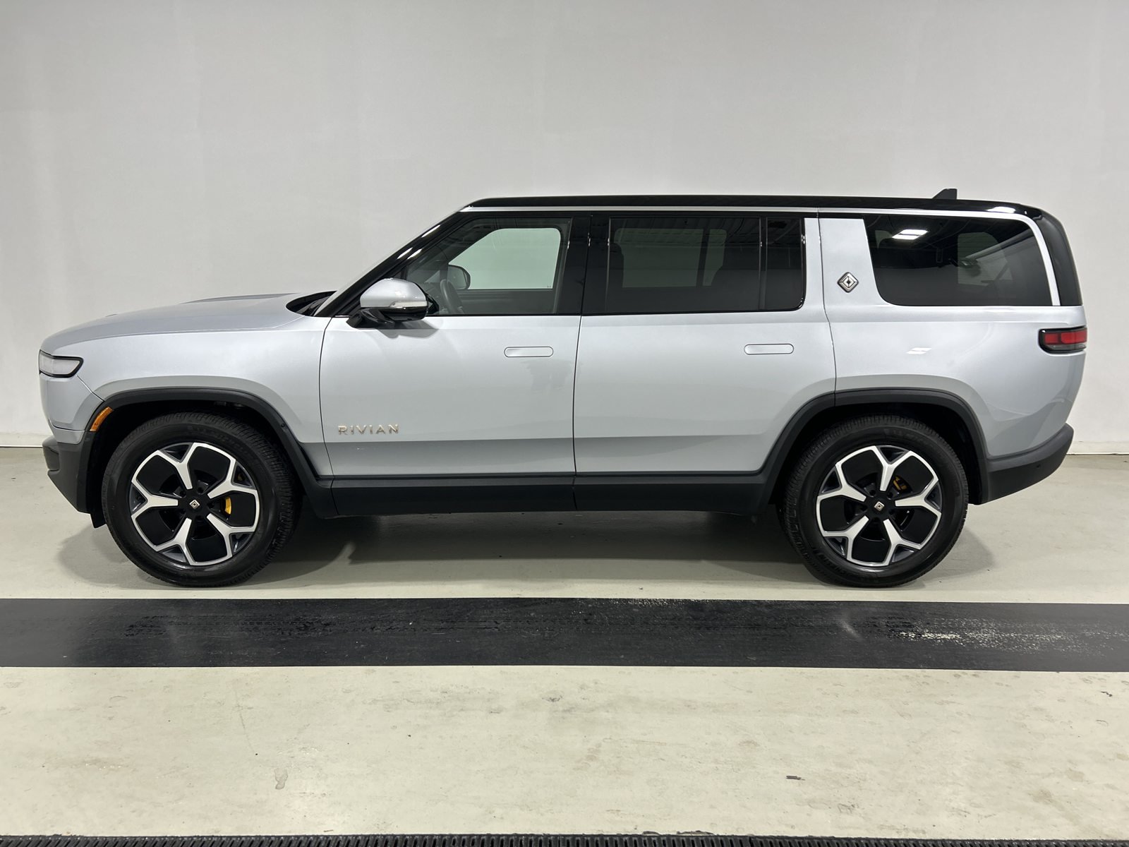Used 2023 Rivian R1S Adventure Quad AWD/4WD image 2