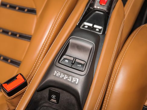 Used 2023 Ferrari F8 Tributo image 38