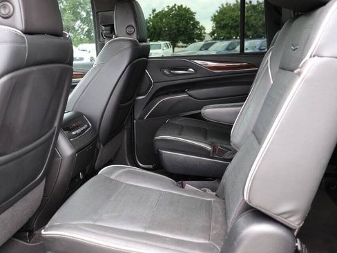 Used 2023 Cadillac Escalade ESV Premium Luxury AWD/4WD image 18