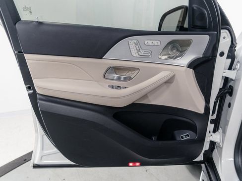 Used 2024 Mercedes-Benz GLS 450 4MATIC image 5