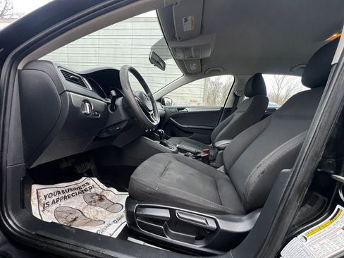 Used 2015 Volkswagen Jetta Sport image 9
