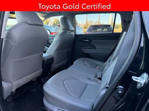 Certified 2023 Toyota Highlander XLE image 19