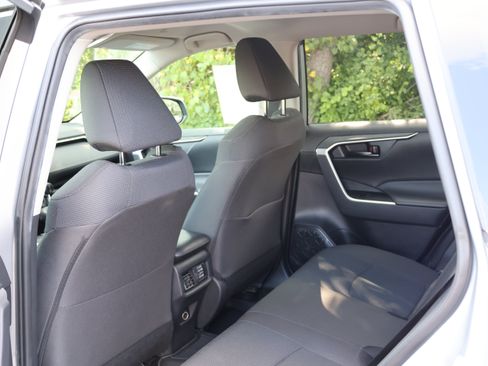 Used 2024 Toyota RAV4 LE AWD/4WD image 15