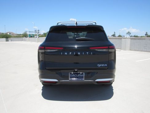 Used 2026 INFINITI QX60 Luxe w/ Family Package AWD/4WD image 7