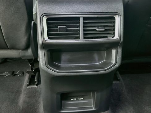 Used 2024 Volkswagen Atlas Cross Sport SE FWD image 28