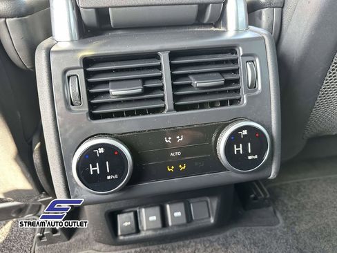 Used 2024 Land Rover Discovery S image 14