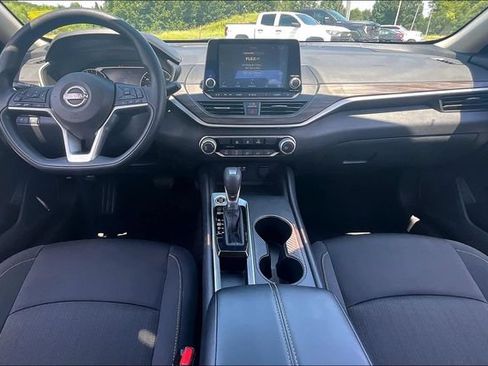 Used 2025 Nissan Altima 2.5 SV FWD image 7