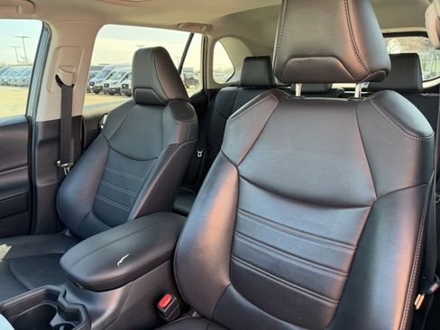 Used 2020 Toyota RAV4 XLE Premium image 10