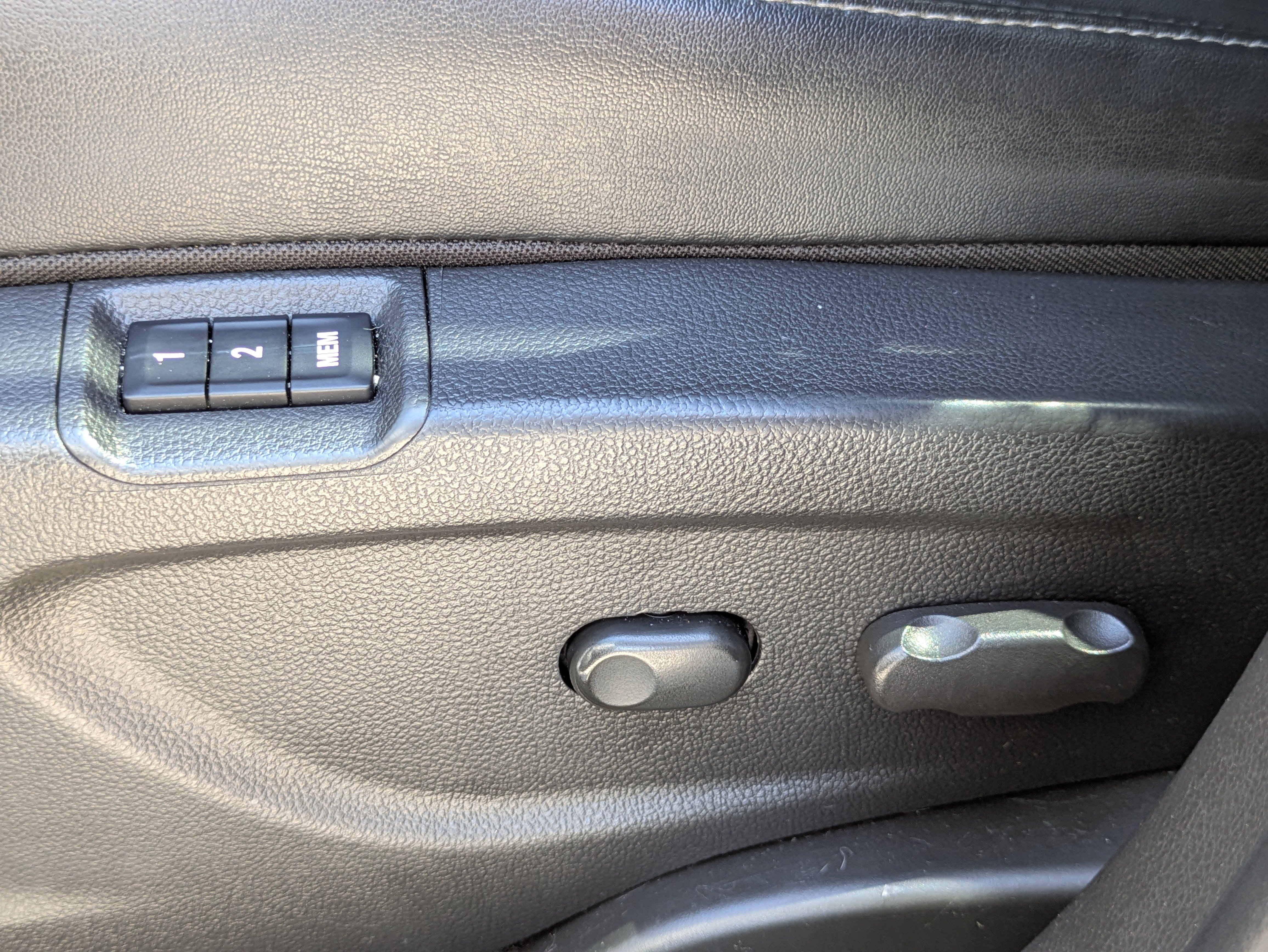 Used 2020 Buick Encore Essence FWD image 21