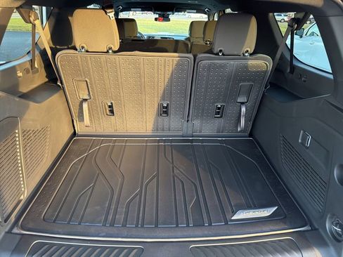 New 2026 Chevrolet Suburban LS image 19