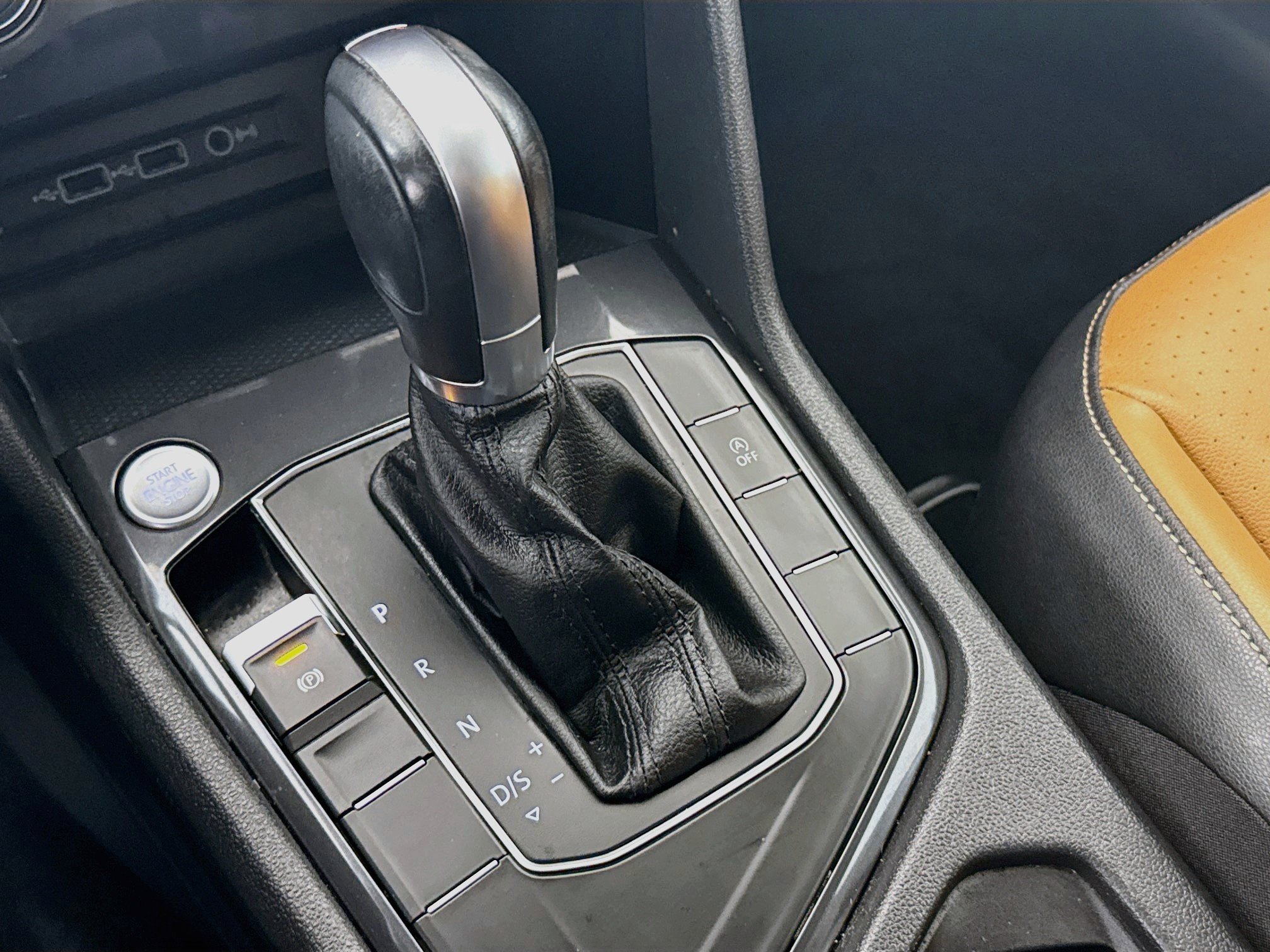 Used 2019 Volkswagen Tiguan SE FWD image 17