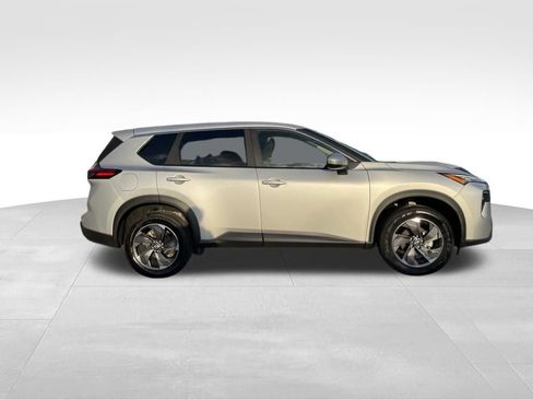 Used 2024 Nissan Rogue SV FWD image 4