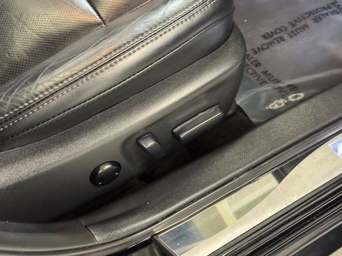 Used 2016 Toyota Avalon Limited image 27