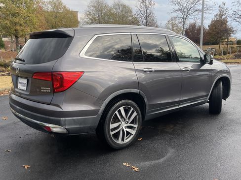 Certified 2017 Honda Pilot Touring image 9