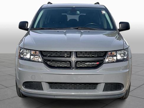 Used 2020 Dodge Journey SE w/ SE Popular Equipment Group image 3