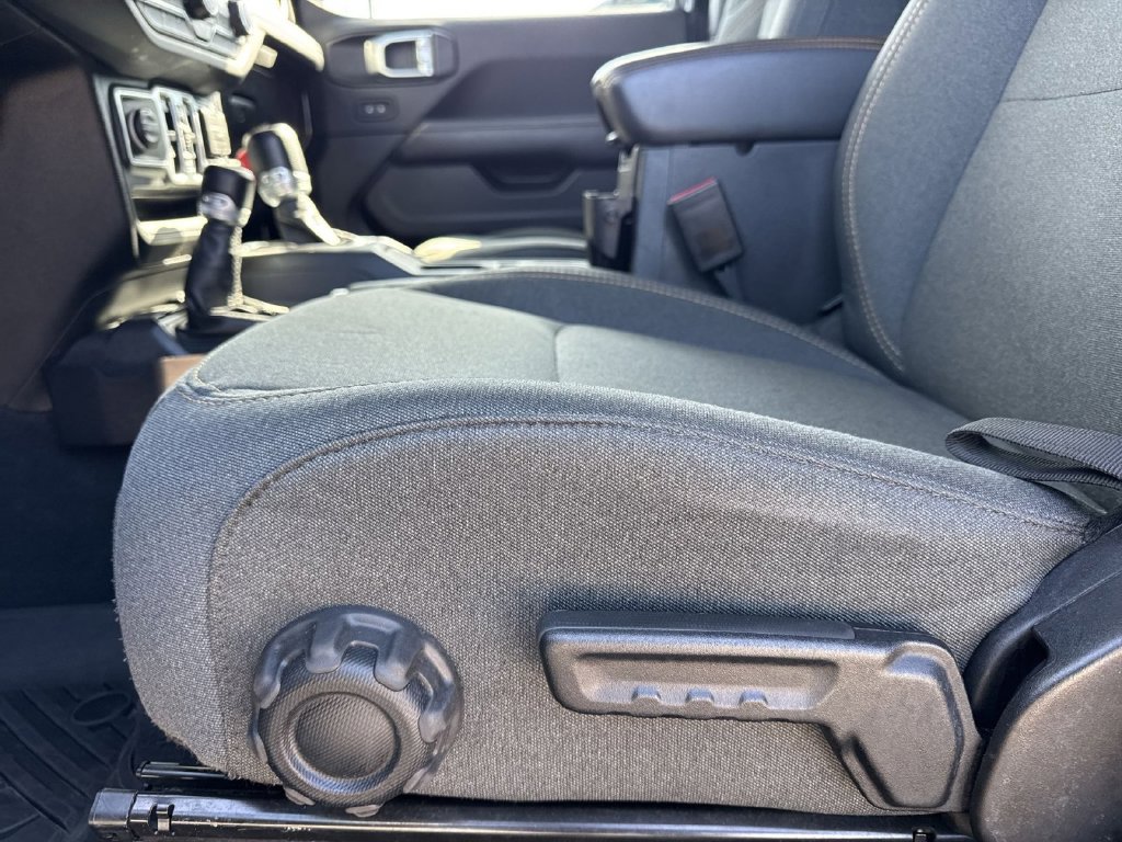 Used 2024 Jeep Wrangler Unlimited Sahara AWD/4WD image 14
