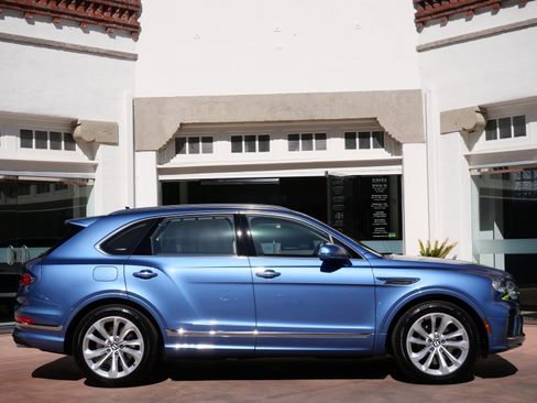 New 2025 Bentley Bentayga Plug-In Hybrid image 5
