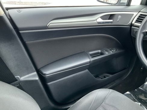 Used 2019 Ford Fusion SE image 17