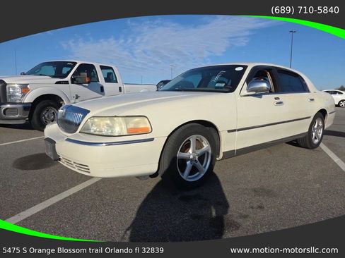 Used 2003 Lincoln Town Car Executive image 1