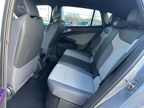 New 2025 Volkswagen ID.4 Pro image 24