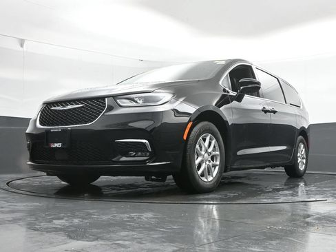 New 2026 Chrysler Pacifica Select FWD image 42