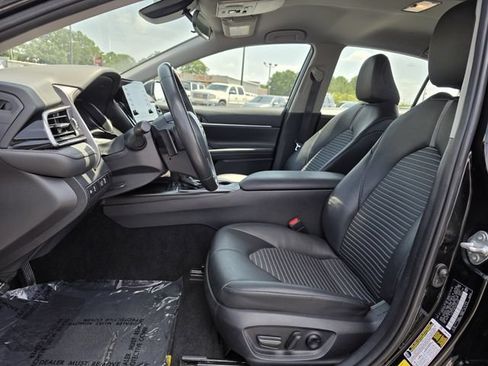 Used 2024 Toyota Camry SE FWD image 12