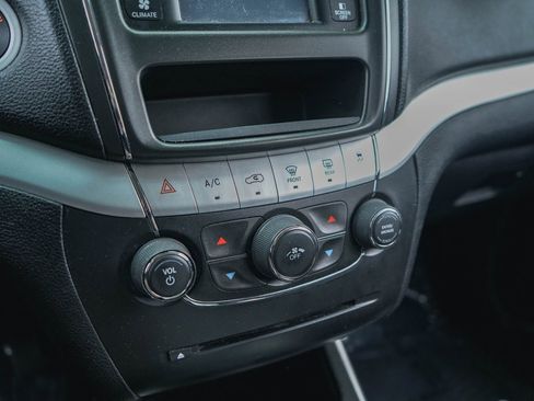 Used 2020 Dodge Journey SE w/ SE Popular Equipment Group image 12