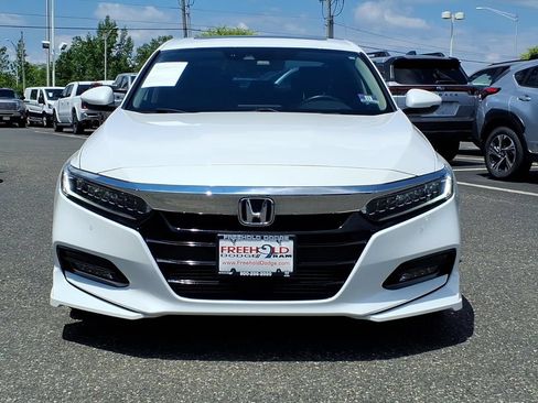 Used 2019 Honda Accord Touring image 2
