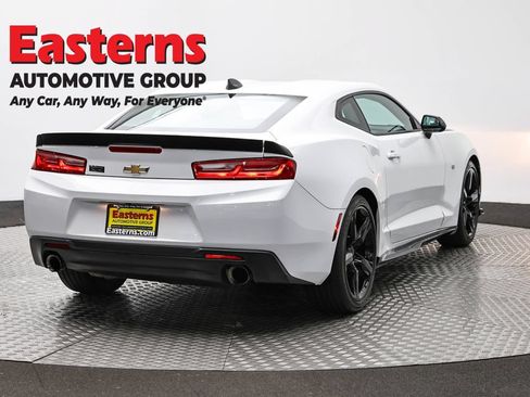 Used 2018 Chevrolet Camaro LT RWD image 5