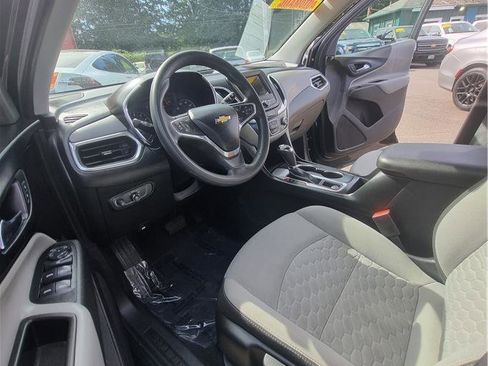 Used 2019 Chevrolet Equinox LS FWD image 7