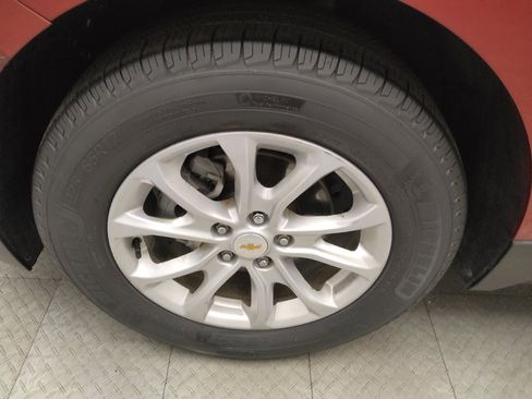 Used 2019 Chevrolet Equinox LT w/ Driver Convenience Package FWD image 31