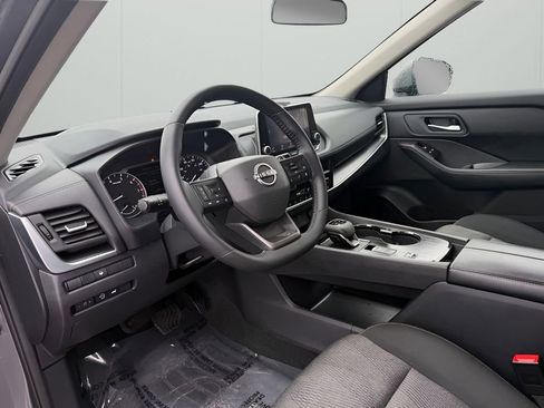 Used 2025 Nissan Rogue SV FWD image 9