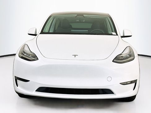 Used 2023 Tesla Model Y Long Range image 2