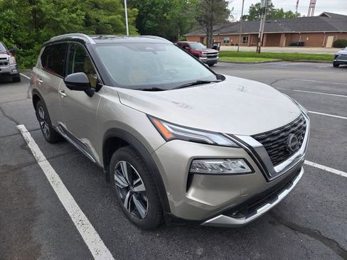 Used 2022 Nissan Rogue Platinum w/ Head-Up Display Package AWD/4WD image 3