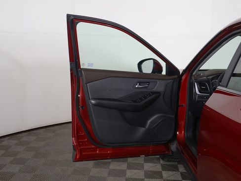 Used 2023 Nissan Rogue SV AWD/4WD image 16