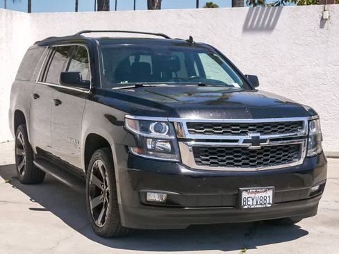 Used 2018 Chevrolet Suburban LT RWD image 3