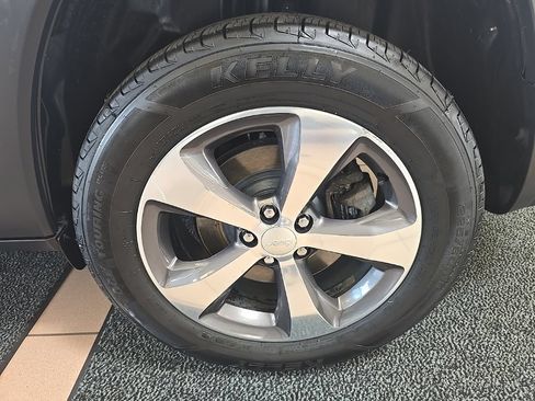 Used 2019 Jeep Cherokee Limited AWD/4WD image 41