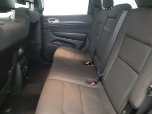 Used 2018 Jeep Grand Cherokee Laredo AWD/4WD image 18