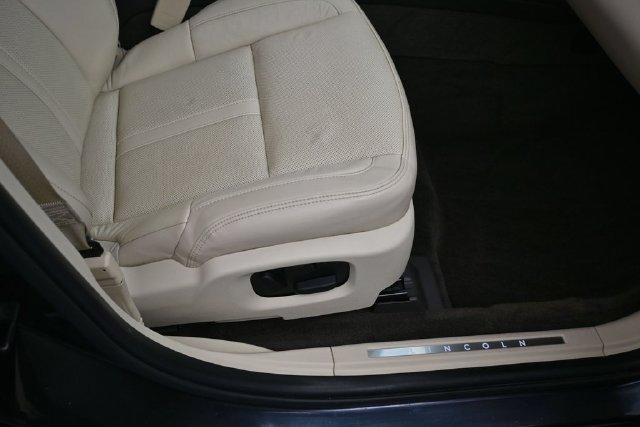 Used 2013 Lincoln MKS FWD image 32