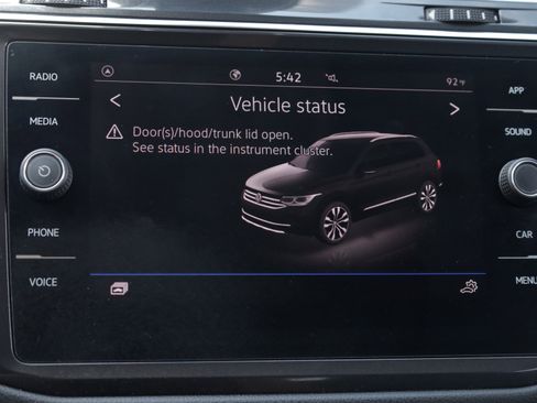 Used 2022 Volkswagen Tiguan SE FWD image 8