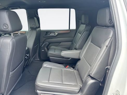 Used 2025 GMC Yukon XL Denali AWD/4WD image 23