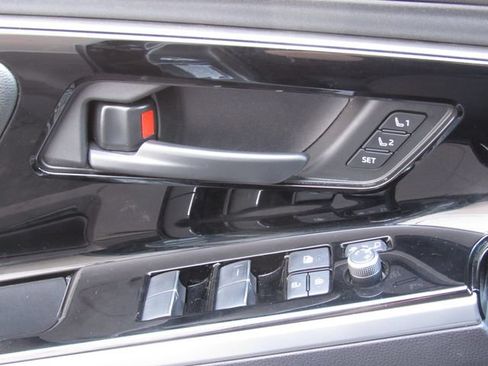 Used 2024 Subaru Solterra AWD/4WD image 37