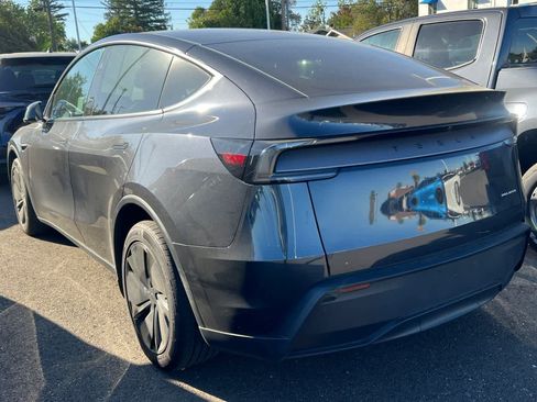 Used 2026 Tesla Model Y AWD image 6