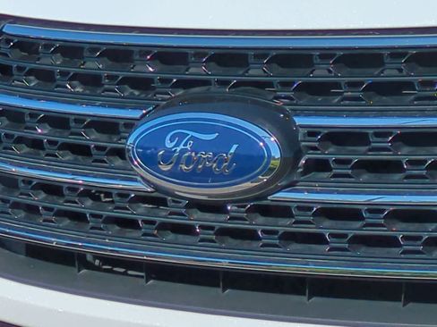 Used 2023 Ford Explorer XLT w/ Equipment Group 202A AWD/4WD image 12