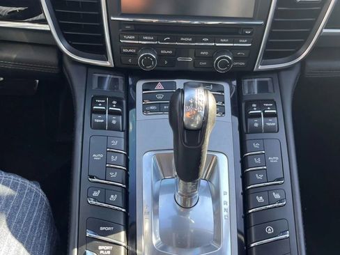 Used 2016 Porsche Panamera 4S image 17