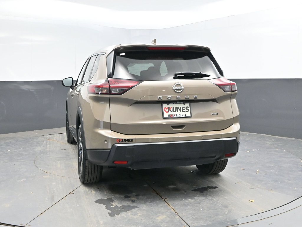 Used 2025 Nissan Rogue SV AWD/4WD image 6