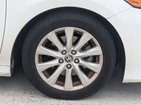 Used 2020 Toyota Camry LE image 14