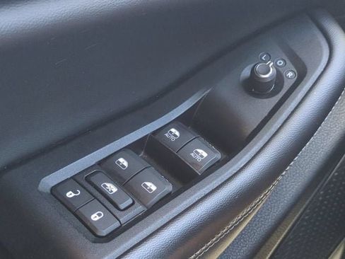 Used 2023 Jeep Grand Cherokee Limited AWD/4WD image 25