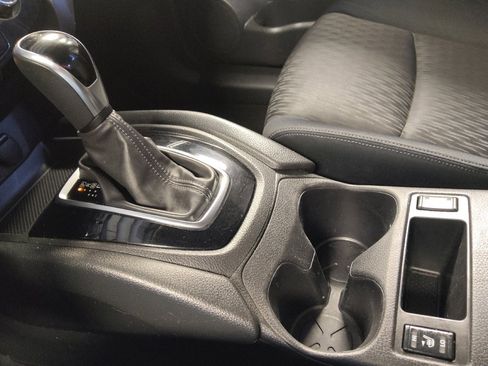 Used 2017 Nissan Rogue SV FWD image 26