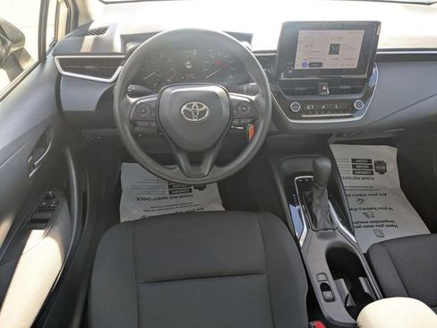Used 2025 Toyota Corolla LE image 28